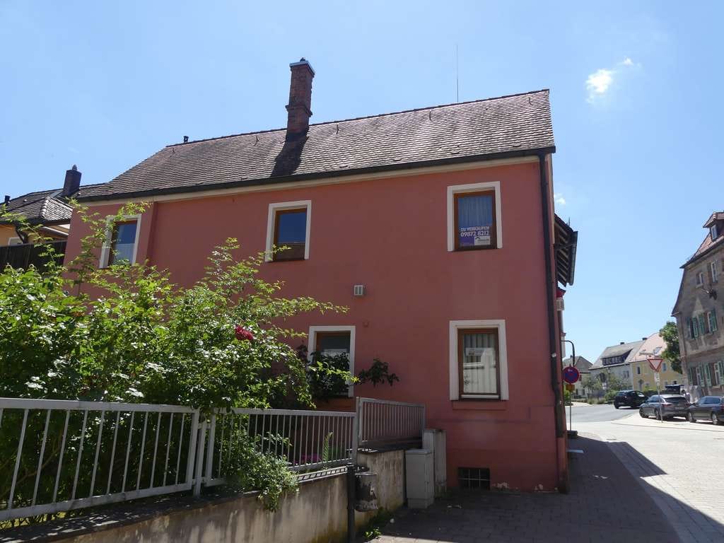Immobilie in Heilsbronn - Haus mit Ladenfläche in Heilsbronn (Innenstadt)! Ladengeschäft vermietet! - Bild 2