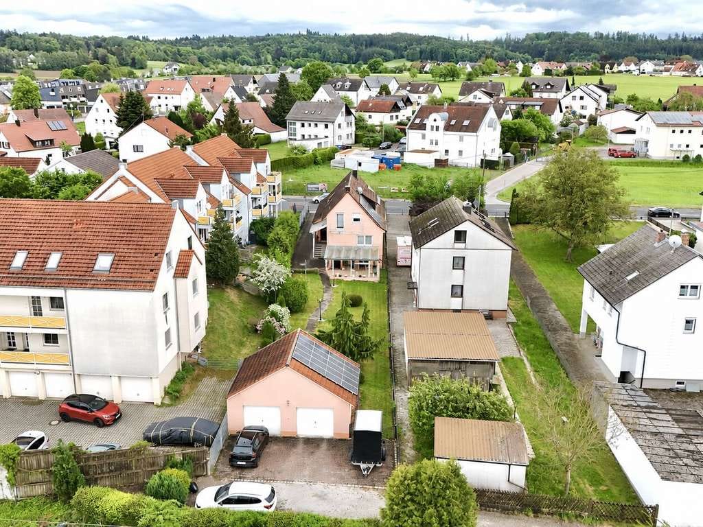 Immobilie in Diedorf - Freistehendes Einfamilienhaus in Diedorf mit PV, Doppelgarage & 3 Wohneinheiten-Potenzial - Bild 1