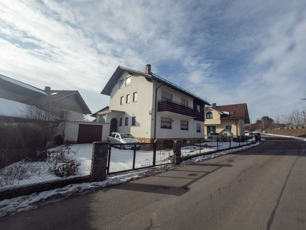 Immobilie in Bogen - Zweifamilienhaus mit Potenzial in Bogen - optimal für Kapitalanleger oder Eigennutzer - Bild 2