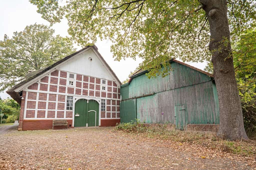 Immobilie in Kutenholz - Viel Platz & Potenzial: Ein- oder Zweifamilienhaus mit großer Scheune in Kutenholz - Bild 2