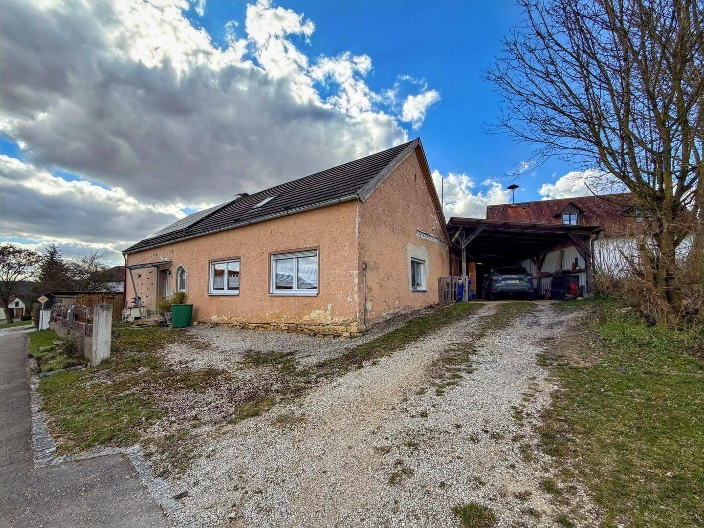 Immobilie in Wolferstadt - Charmantes Einfamilienhaus mit Entwicklungspotenzial - Bild 1