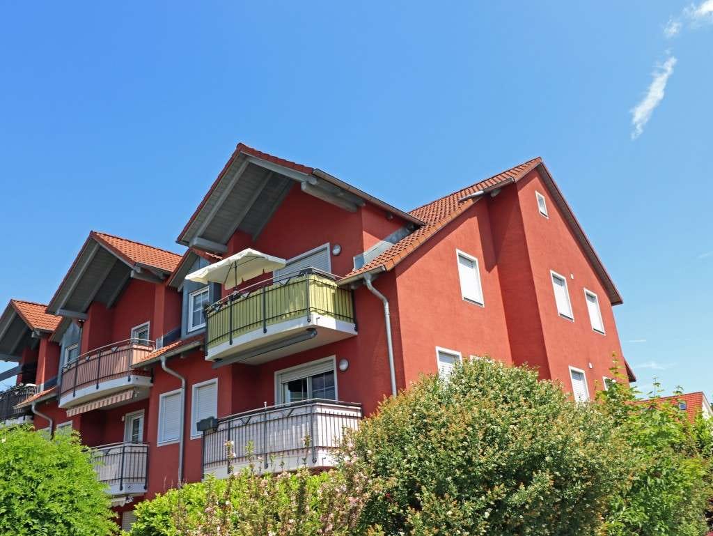 Immobilie in Wernberg-Köblitz - Wohnen mit Galerieflair! Traumhafte 3,5 Zimmer Eigentumswohnung mit Balkon und 3 Stellplätzen - Bild 0