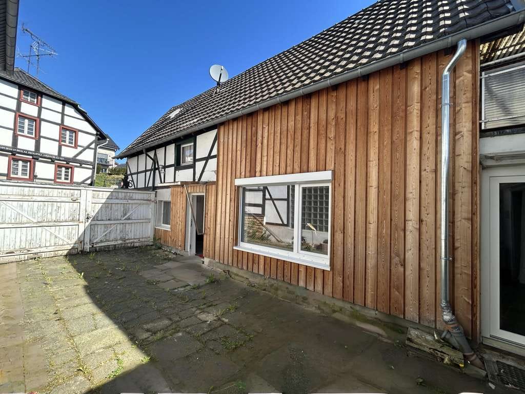 Immobilie in Mechernich - Charmantes Fachwerkhaus mit Innenhof und Garage in zentraler Lage von Kommern - Bild 2