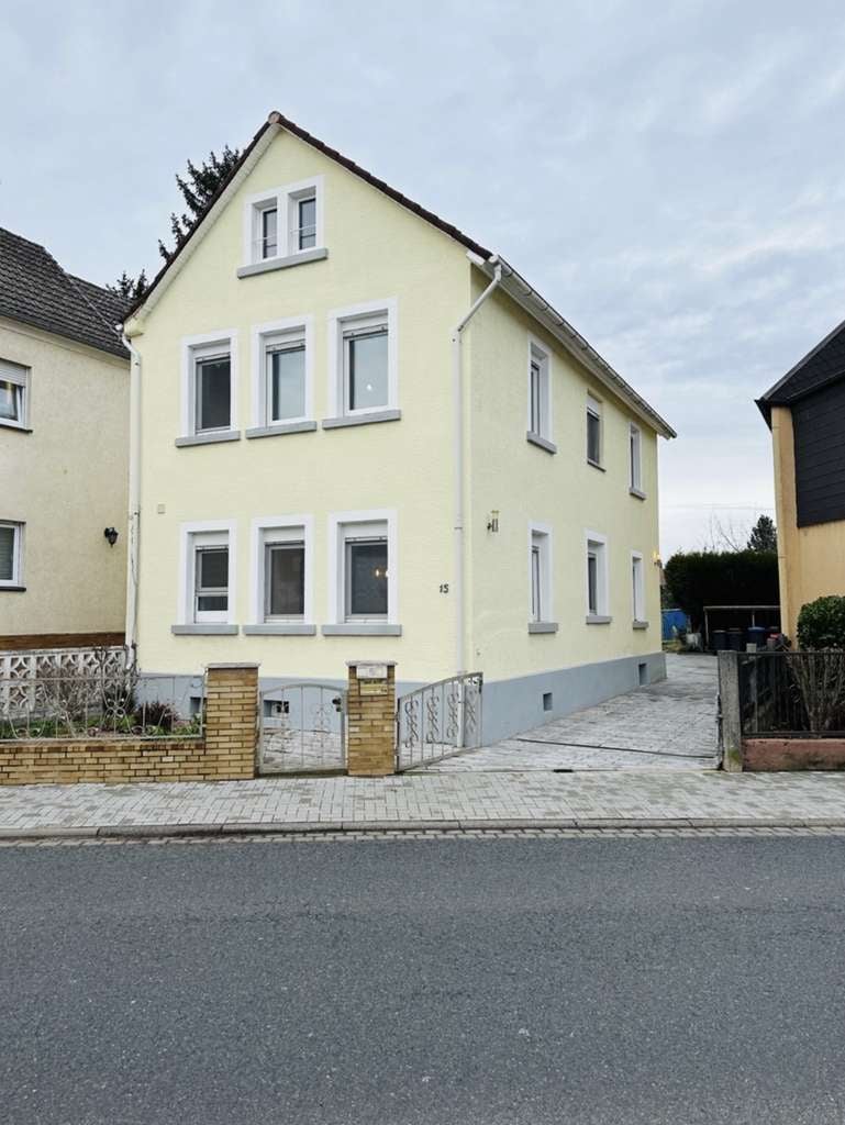 Immobilie in Schöneck - Freistehendes Haus mit großem Garten - Bild 0