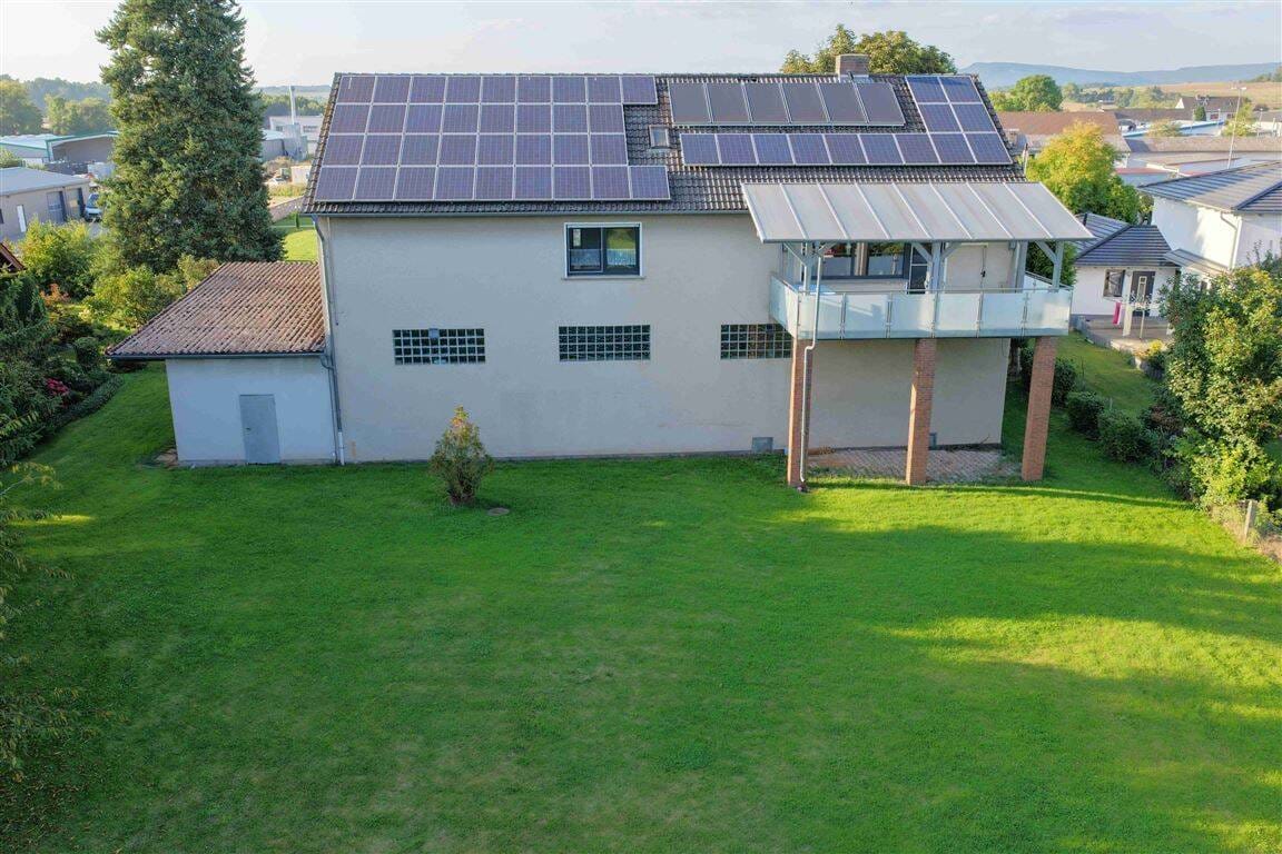 Immobilie in Wehretal - Viel Platz zum Wohnen und Arbeiten - Ein- bis Zweifamilienhaus in Reichensachsen - Bild 1