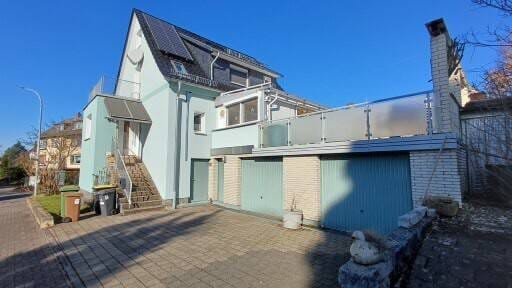 Immobilie in Niestetal -  freistehendes Einfamilienhaus mit Doppelgarage Photovoltaikanlage neues Dach Aussendämmung  Kabelanschluss  - Bild 1