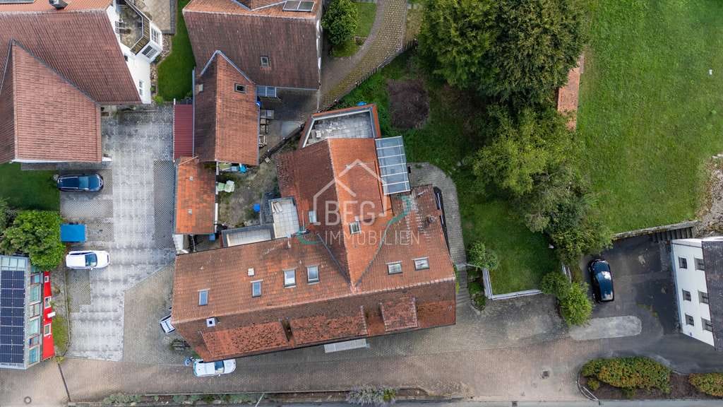 Immobilie in Michelfeld - Zwei Häuser, Gewerbe, Garagen & Freiflächen – vielseitiges Anwesen mit Potenzial - Bild 2