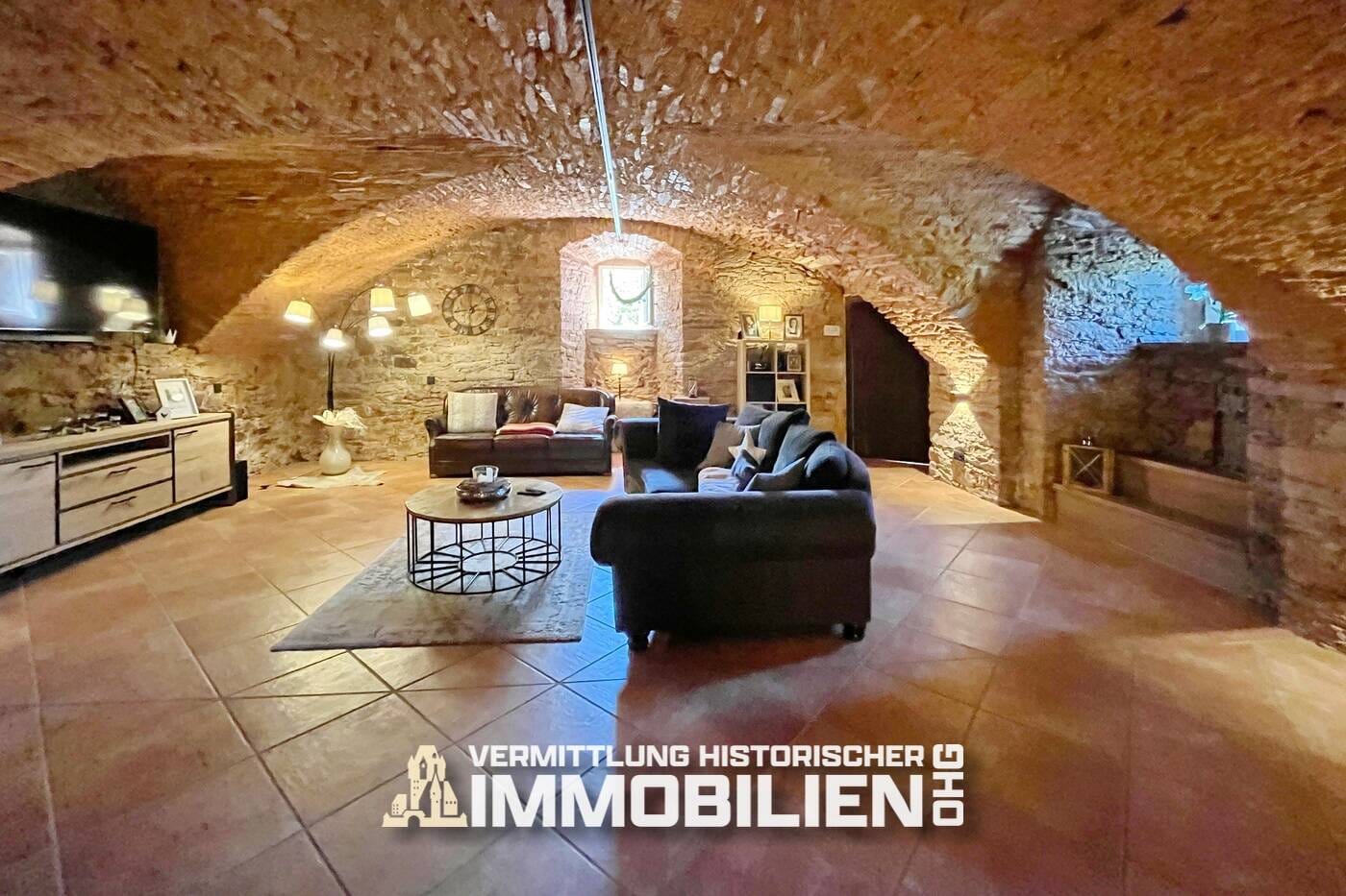 Immobilie in Kirchhundem - Wohnen im Gewölbe - Stil trifft Geschichte in Schloss Adolfsburg - Bild 2