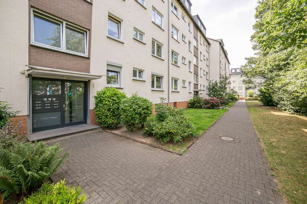 Immobilie in Monheim am Rhein - Kapitalanlage: Moderne 4-Zimmer-Dachgeschosswohnung mit Stellplatz in Monheim-Baumberg - Bild 0