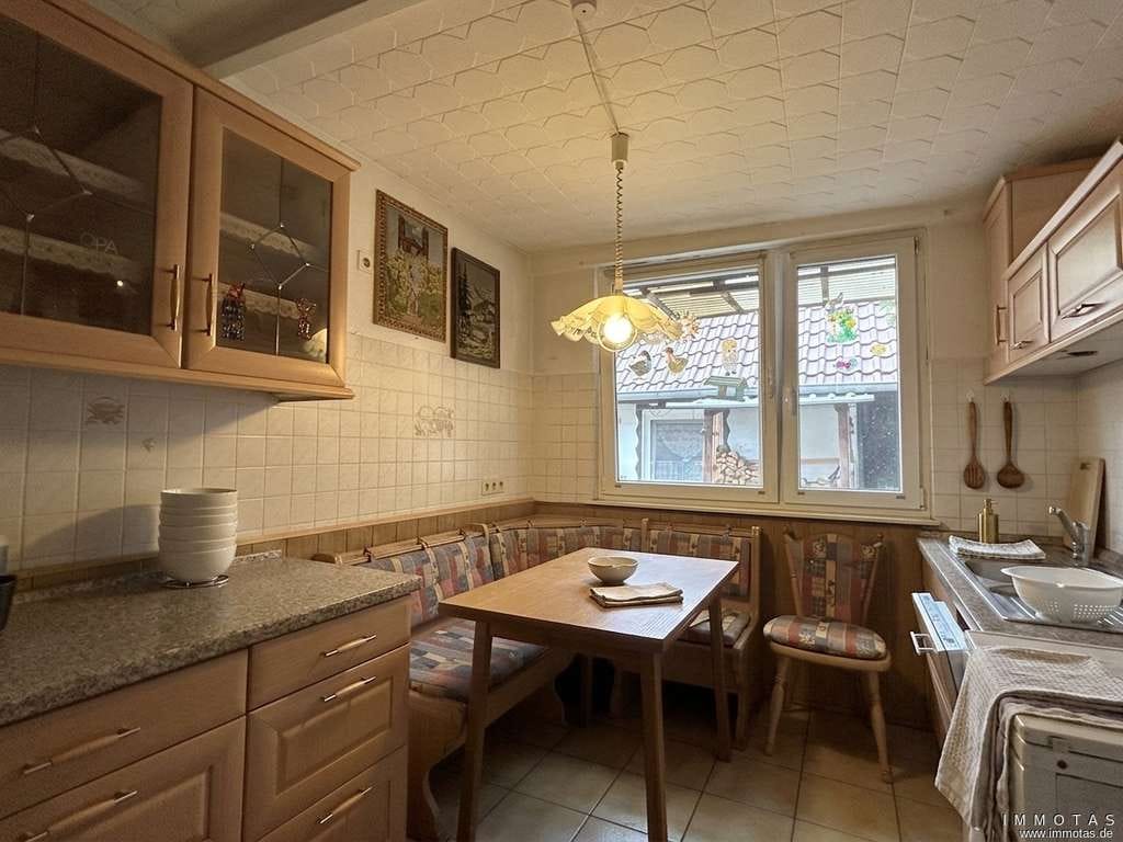 Immobilie in Maxdorf - Gemütliches Einfamilienhaus mit Nebengebäude und Hofbereich - Bild 2