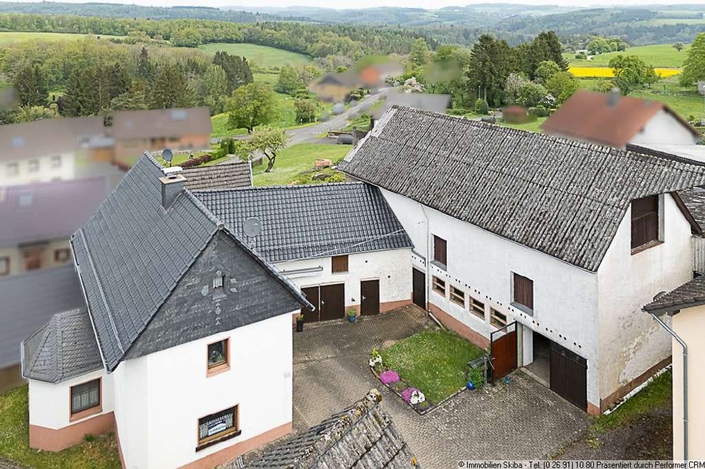 Immobilie in Blankenheim - Eifel-Bauernhaus mit großer Scheune und Nebengebäuden in Blankenheim-Hüngersdorf - Bild 2