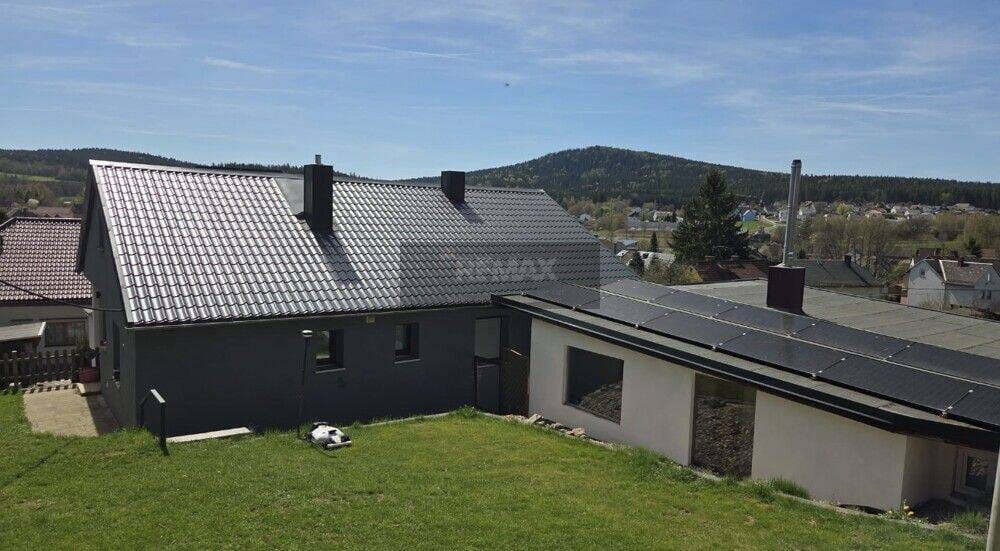 Immobilie in Tröstau - Modernisiertes Einfamilienhaus mit Wärmepumpe, PV, Garage, Stellplätze und  Einliegerwohnung - Bild 3