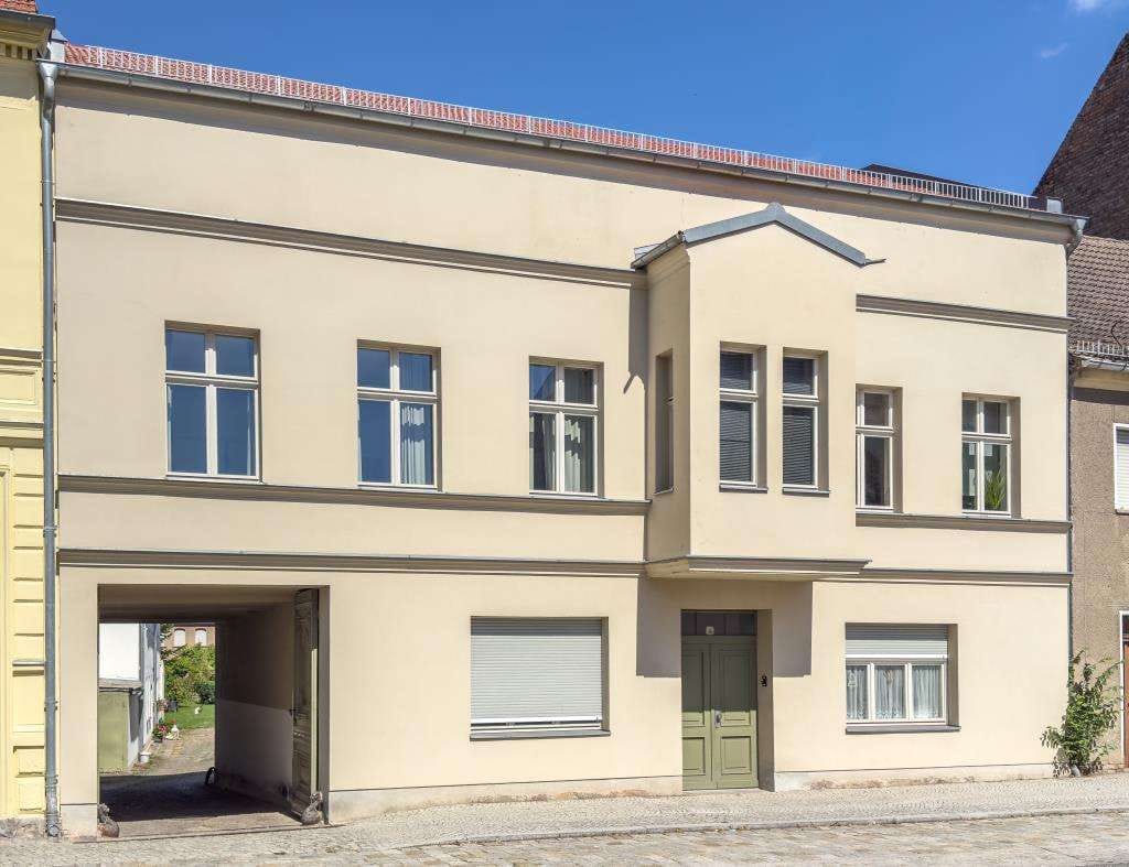 Immobilie in Treuenbrietzen - STILVOLLES UND EINZIGARTIGES MIETHAUS – CA. 5,3 % IST-RENDITE / FAKTOR 18,9 - AUF GROßEM GRUNDSTÜCK - Bild 1