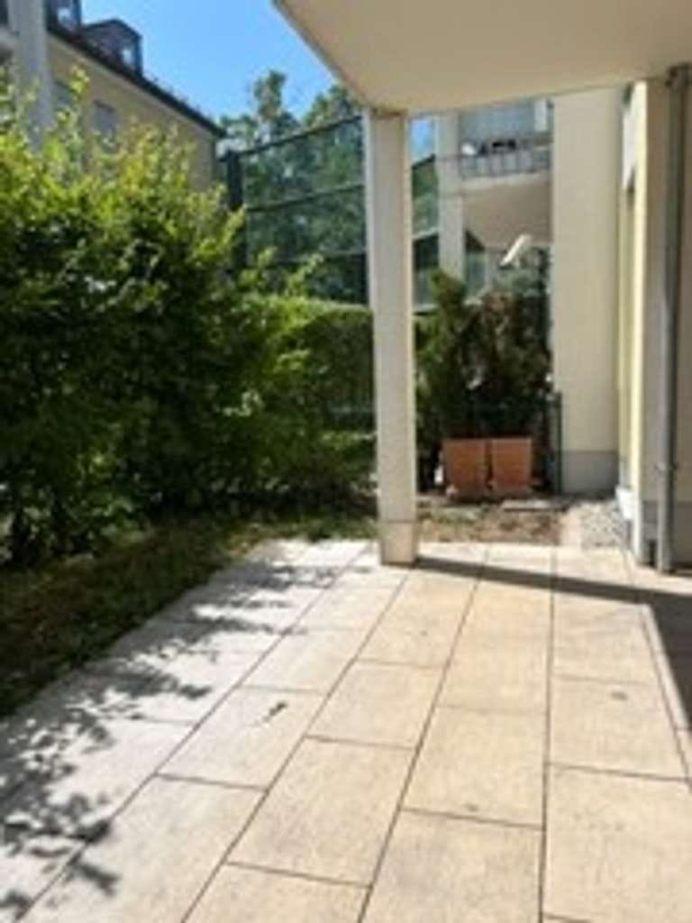 Immobilie in Unterföhring - 2-ZimmerEG mit Terrasse u. kleinen Garten - Bild 0
