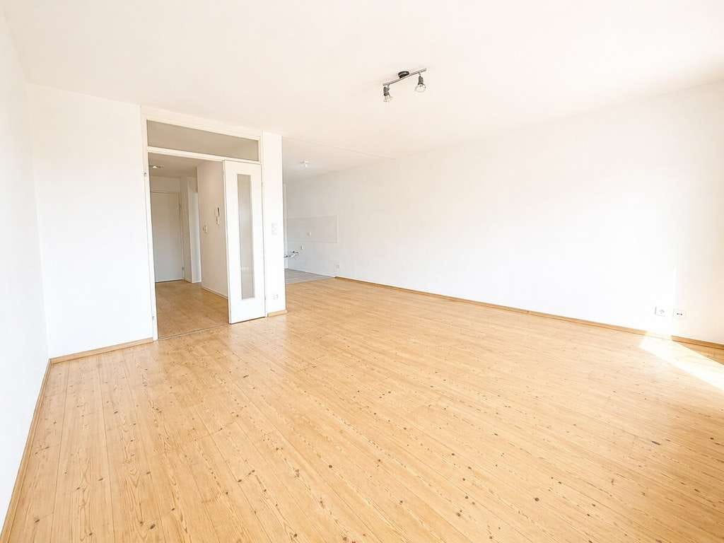 Immobilie in Leinfelden-Echterdingen - **Helle 3-Zi.-Wohnung mit Balkon - viel Potenzial zur individuellen Gestaltung** - Bild 1