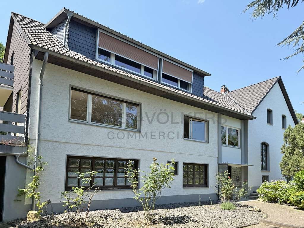 Immobilie in Remagen - Einfamilienhaus und Mehrfamilienhaus als Gebäudeensemble auf einem Grundstück - Bild 0