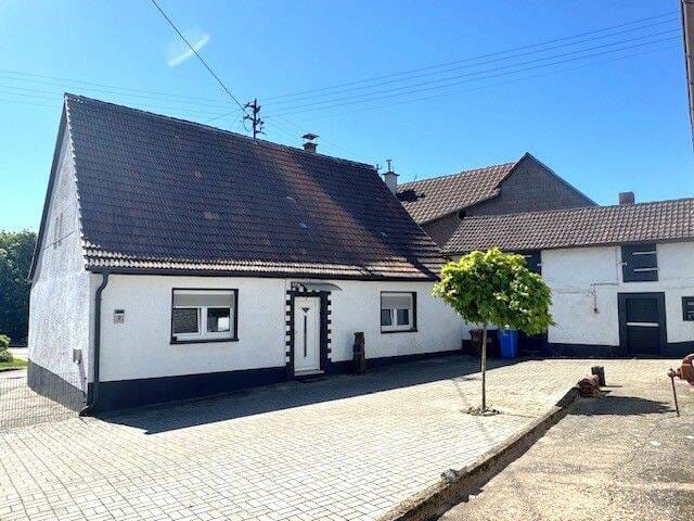 Immobilie in Kollweiler - Modernisiertes Bauernhaus mit Ökonomieteil, Scheune und Hof - Wohnen auf einer Ebene - Bild 0