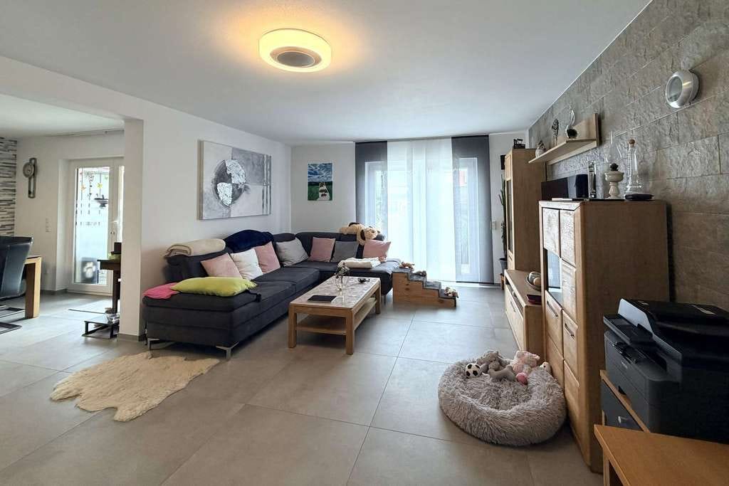 Immobilie in Dietfurt an der Altmühl - Moderne 2 Zimmer Souterrain Wohnung mit Garten inkl. 2 Stellplätzen - Bild 4