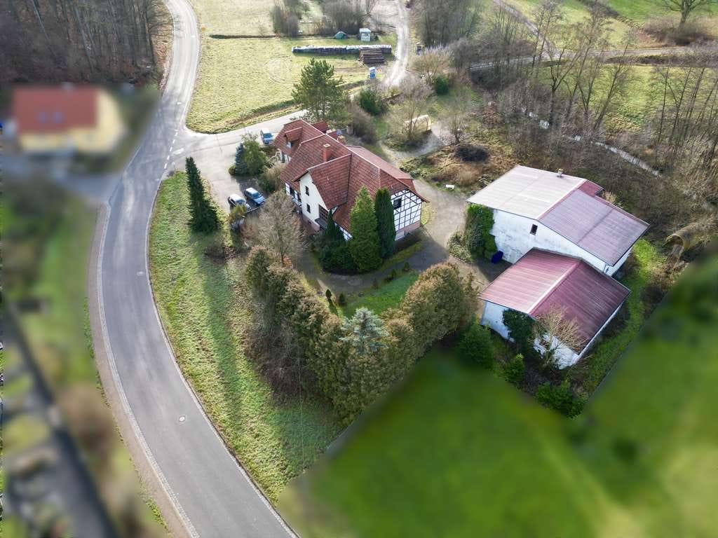 Immobilie in Ebelsbach - XXL Wohn- und Geschäftshaus (rd. 551,9m² Wohn-/Nutzfläche) mit Gerätehallen (515m² Nutzfläche) - Bild 2