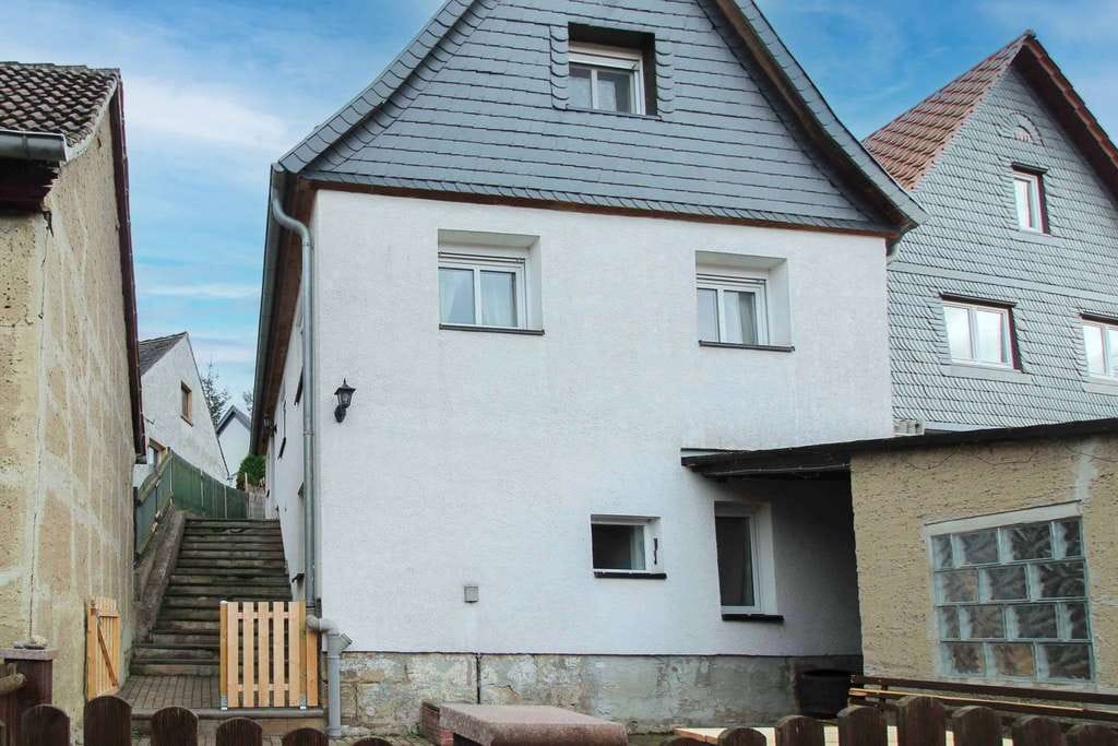 Immobilie in Bürgel - Ruhig gelegenes Einfamilienhaus mit viel Gestaltungspotential Nähe Jena - Bild 1