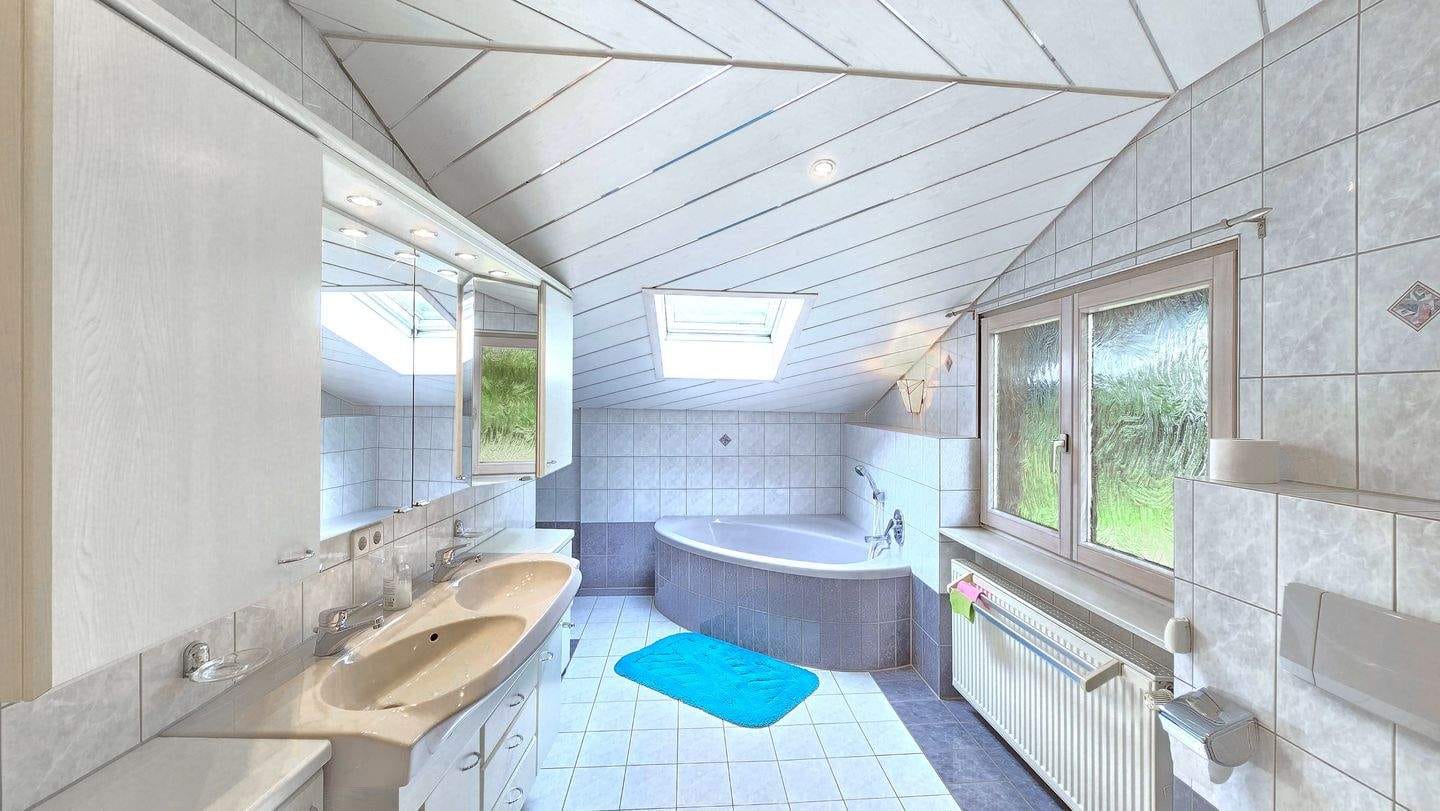 Immobilie in Bonndorf im Schwarzwald - Großzügiges 3-Familienhaus mitten im Grünen in Bonndorf-Dillendorf zu verkaufen - Bild 1