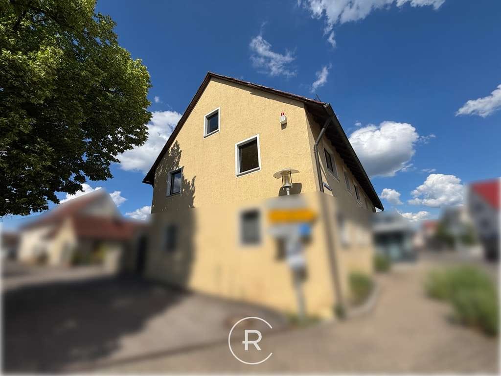 Immobilie in Büchenbach - PROVISIONSFREI: Großzügige 6-Zimmer-Wohnung mit ausbaufähigem Dachgeschoss und Garage - Bild 1