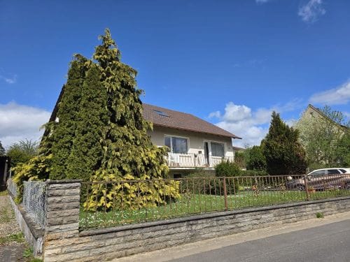 Immobilie in Waigolshausen - Einfamilienhaus mit Garage und Garten in 97534 Waigolshausen (ID 10654) - Bild 0