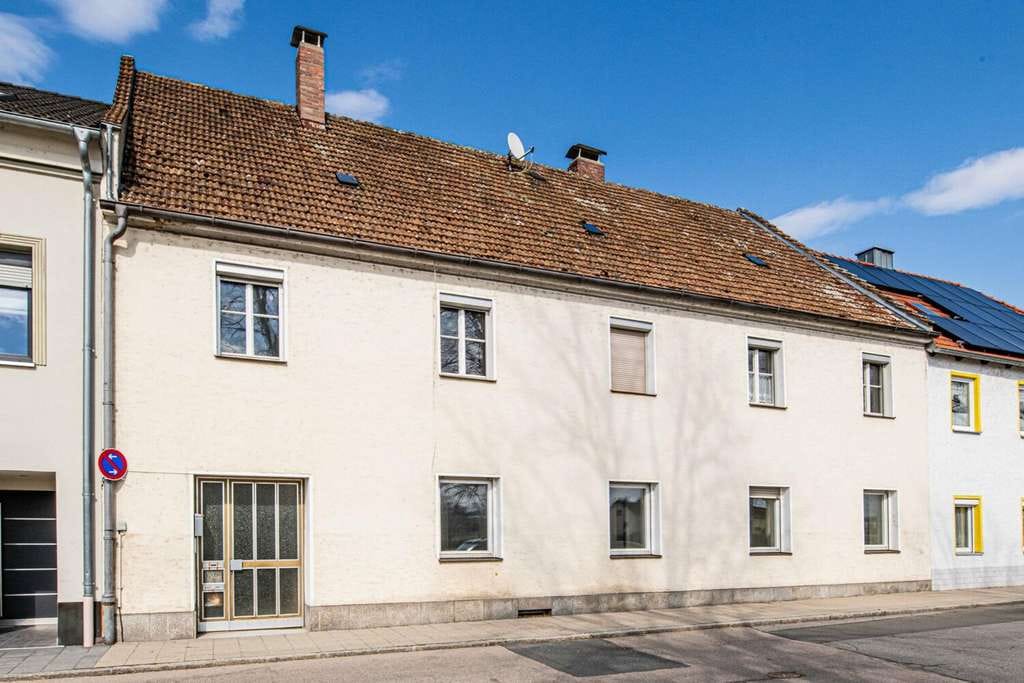 Immobilie in Cham - Großzügiges Zweifamilienhaus mit verborgenem Garten in der Innenstadt von Cham - Bild 3