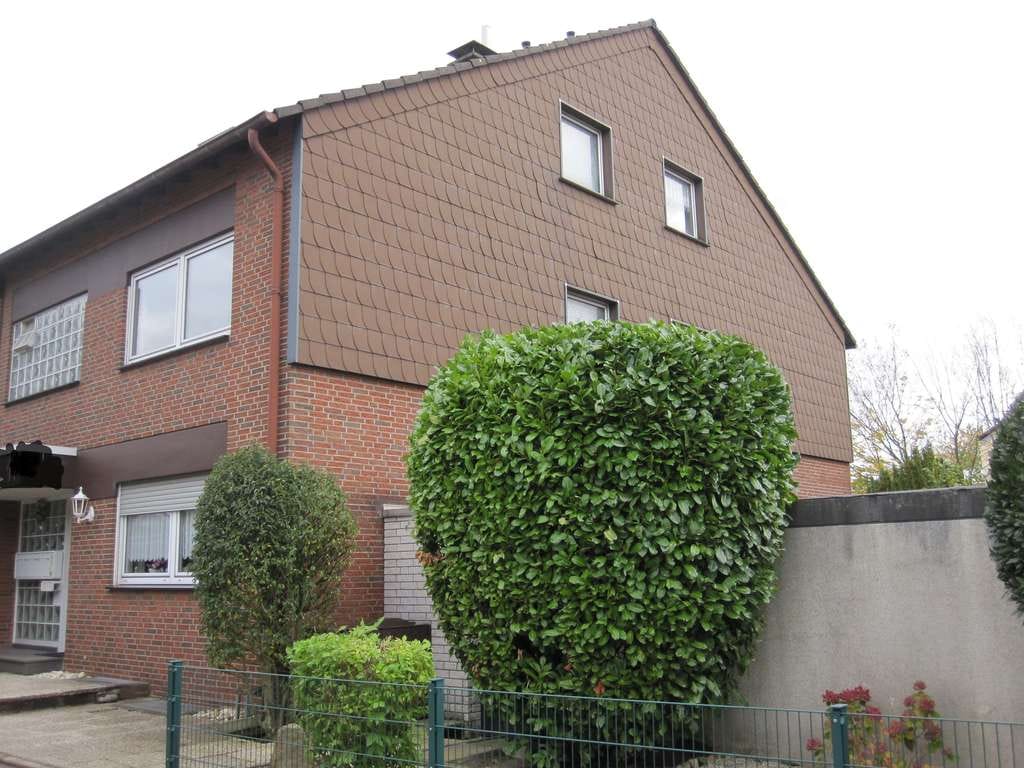 Immobilie in Recklinghausen - RE. -Quellberg ! ETW. in kl. Wohneinheit+ Balkon, 1 Garage + 1 Stellpl.", 82 m² Wfl., Bj. 1977. - Bild 0