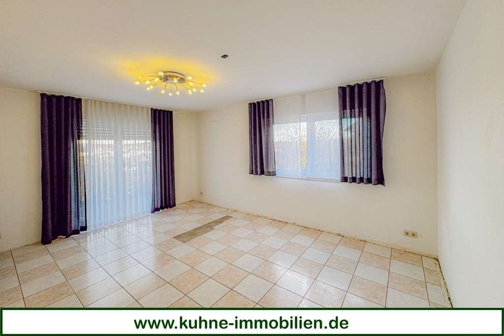 Immobilie in Müschenbach - Zweifamilienhaus mit Charme und Platz für eigene Ideen - Bild 4