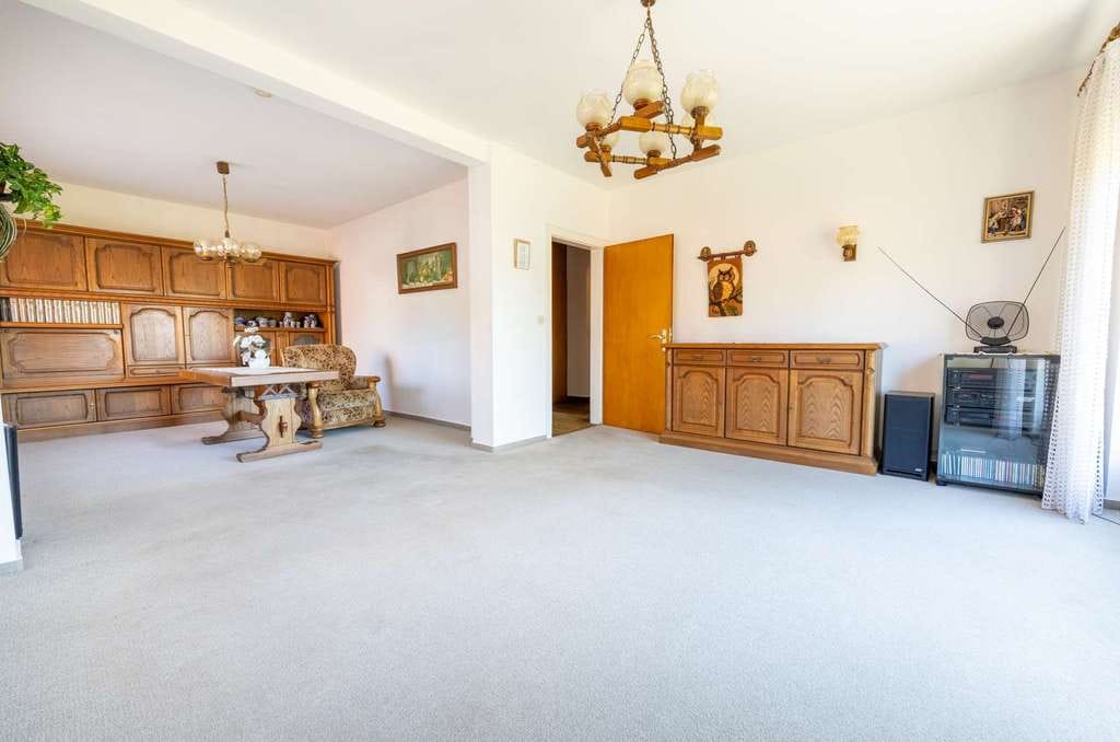 Immobilie in Kutenholz - EFH mit großem Garten & Garage nahe Stade – ruhig gelegen in Kutenholz mit viel Potenzial - Bild 1