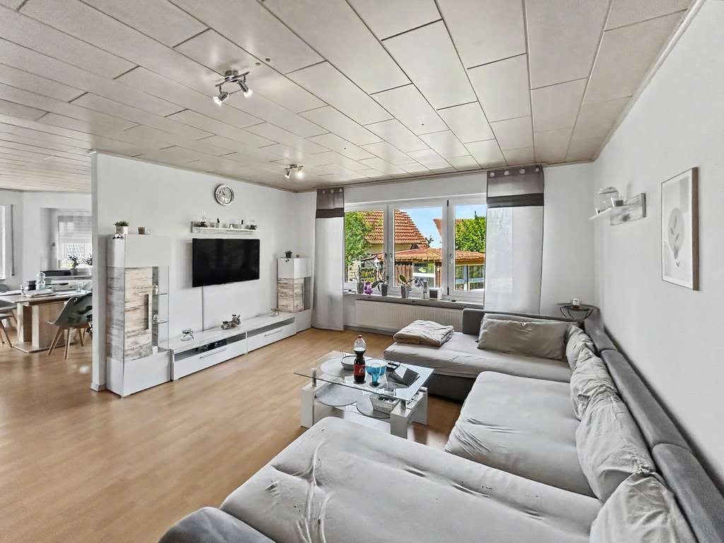 Immobilie in Herrieden - Charmantes Einfamilienhaus mit Einliegerwohnung und wunderschönem Garten in Herrieden - Bild 3