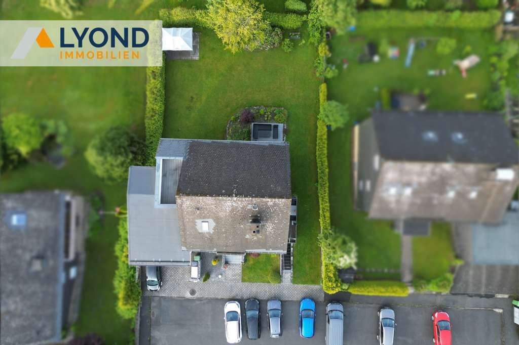 Immobilie in Willingen (Upland) - **Reduziert!! Solides Wohnensemble mit drei Einheiten, Garagen und liebevoll angelegtem Garten - Bild 2