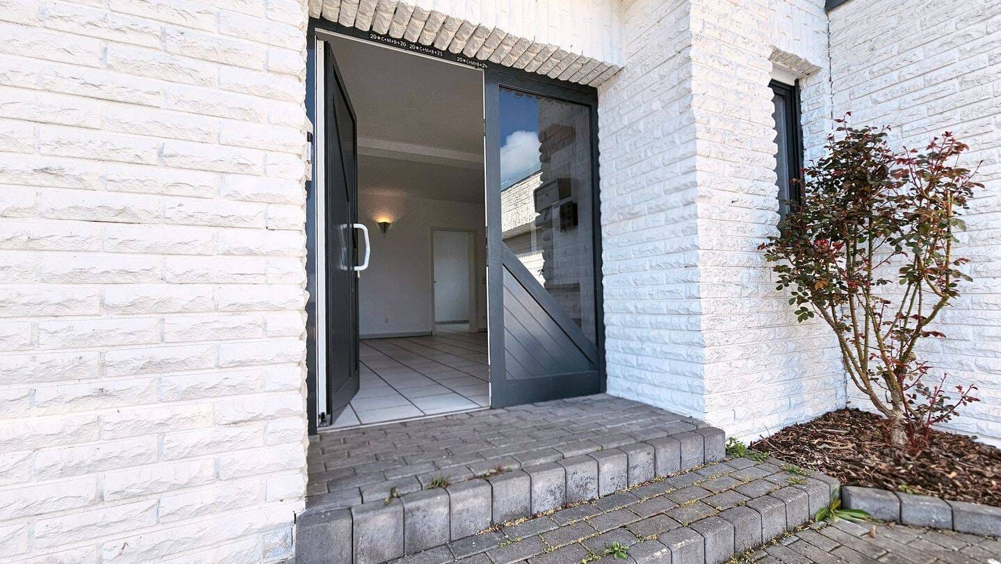 Immobilie in Illerich - Schönes Einfamilienhaus mit Einliegerwohnung, Doppelgarage und Garten in Illerich, nahe Cochem - Bild 2