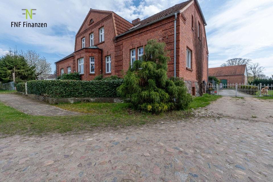 Immobilie in Perleberg - Großzügiges Landhaus mit Nebengebäude, Garten und Einliegerwohnung - Bild 0