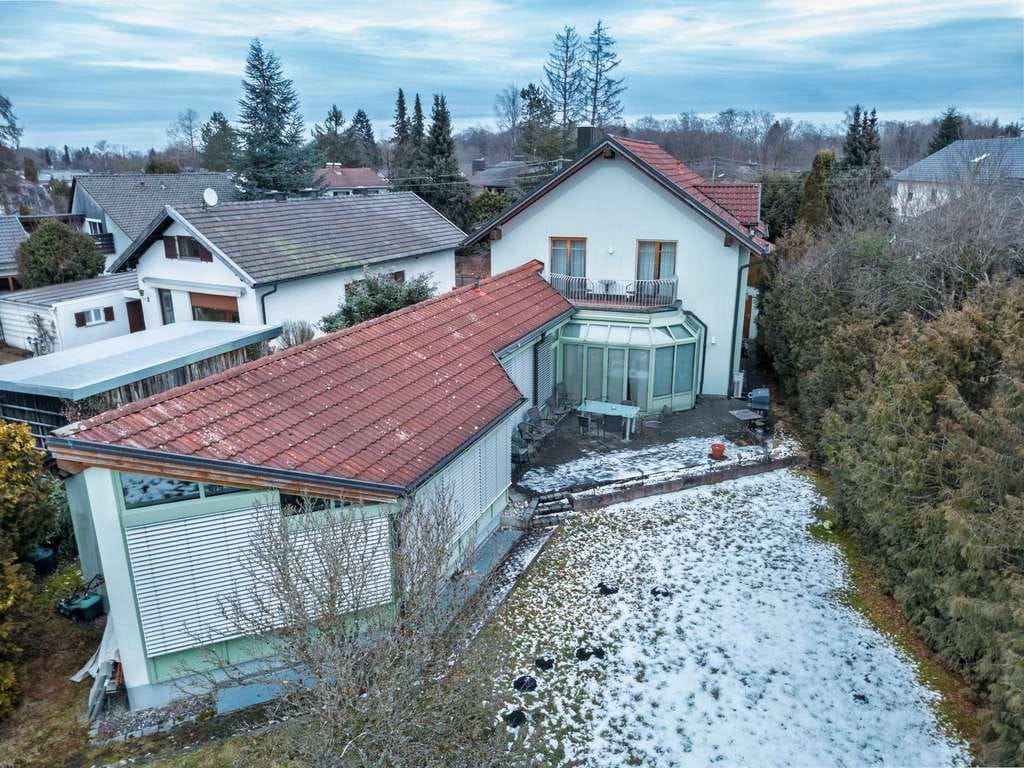 Immobilie in Gauting - ILIEV IMMOBILIEN: Familienfreundliches Einfamilienhaus mit Bürotrakt in Bestlage von GAUTING - Bild 0