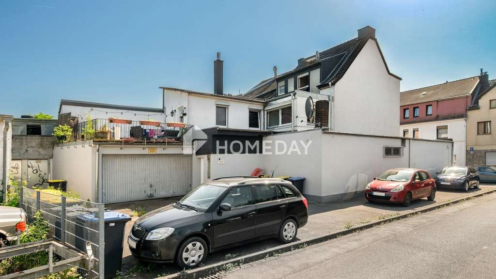 Immobilie in Alsdorf - Solides Mehrfamilienhaus mit freier Gewerbefläche, Terrasse, Balkon und Stellplätzen in Alsdorf - Bild 2
