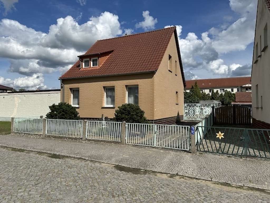 Immobilie in Schwedt/Oder - Mitten im Leben, mitten in Schwedt: EFH mit lohnendem Ausbaupotential - Bild 0