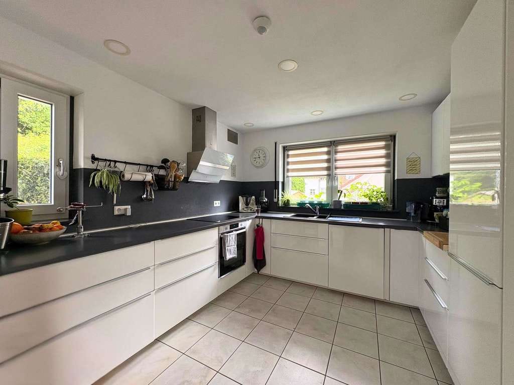 Immobilie in Neukirch - Familienfreundliche Doppelhaushälfte mit Einliegerwohnung und Tiefgarage - Bild 2