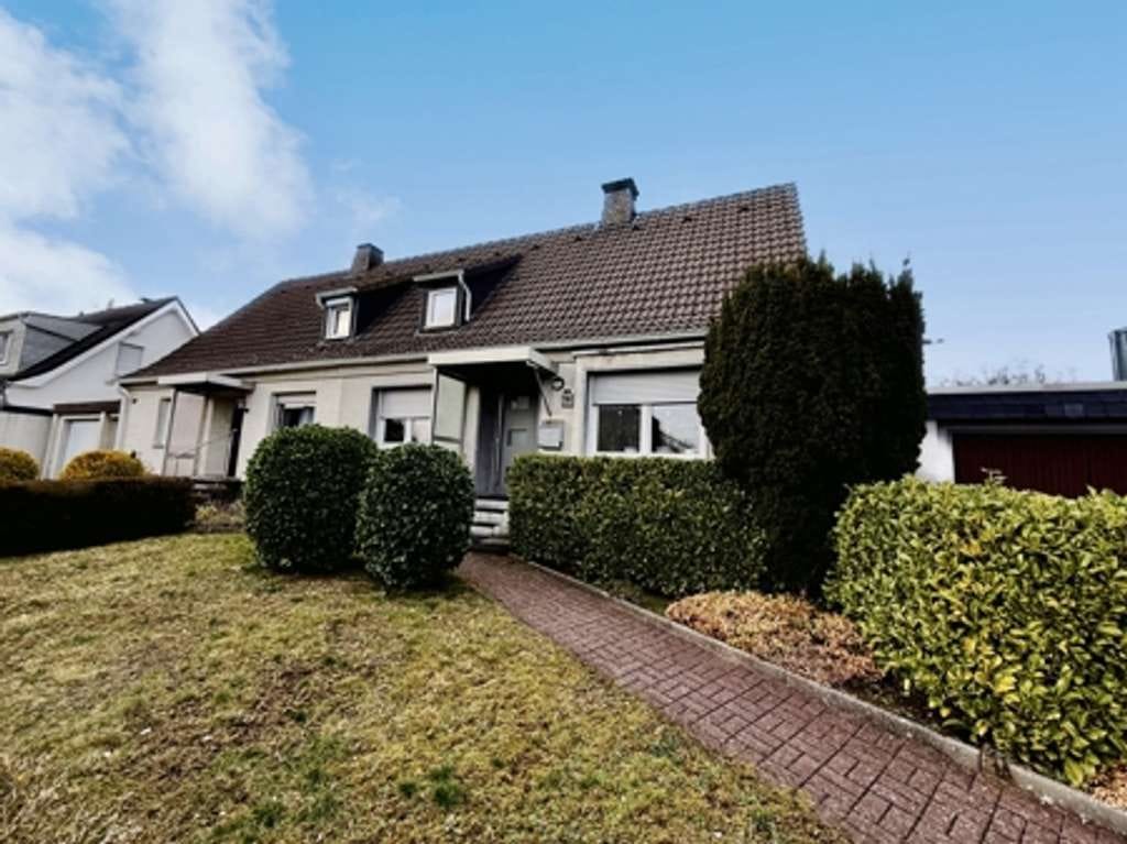 Immobilie in Iserlohn - Neuer Preis: Vermietete  Doppelhaushälfte (Wohnrecht) + Garage, gute Lage in Iserlohn, zum Verkauf - Bild 0