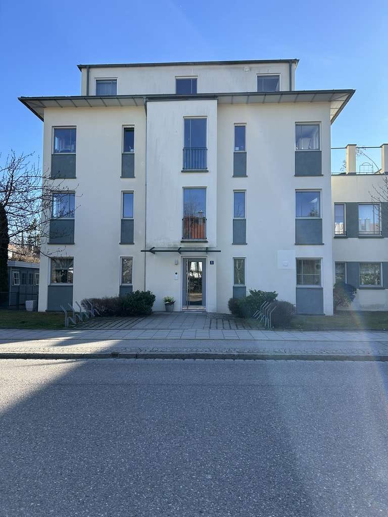 Immobilie in Pullach im Isartal - Großzügige 4-Zimmer-Wohnung mit Balkon und Loggia in Südausrichtung! - Bild 0