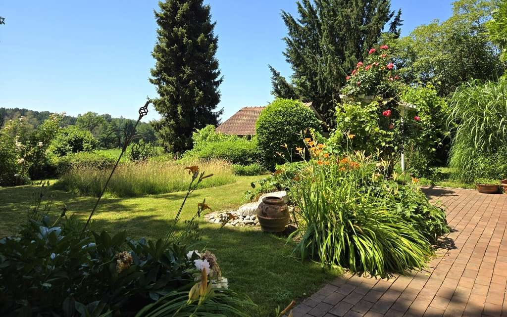 Immobilie in Bodnegg - Architektenhaus im Landhausstil mit Gartenidyll und traumhaftem Fernblick - Bild 2