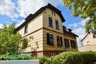 Immobilie in Halle (Saale) - Topsaniertes, ehemaliges Pfarrhaus  - harmonisches Zuhause für Generationen mit flexibler Nutzung - Bild 1