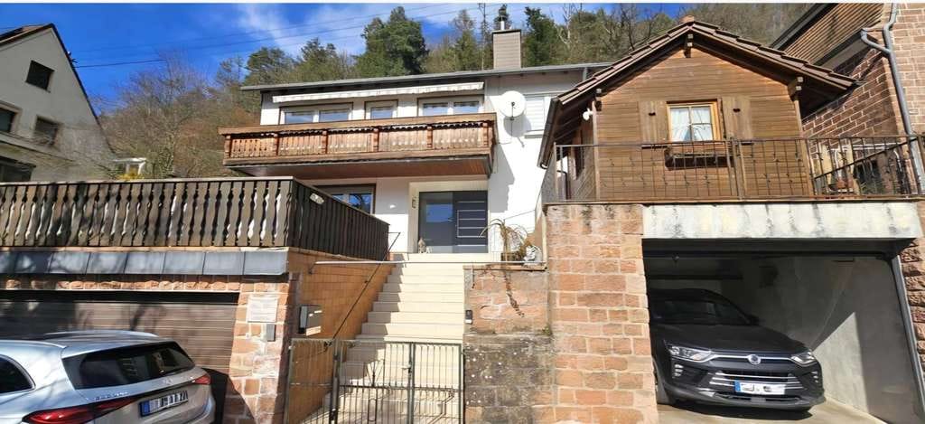 Immobilie in Lambrecht - Ein- Zweifamilienhaus mit bester Aussicht in Lambrecht zwei Garagen - Bild 1