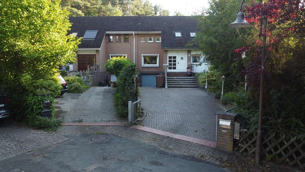 Immobilie in Stuhr - wunderschöne Doppelhaushälfte in Stuhr mit Sauna und Garage, trockener Keller - Bild 0