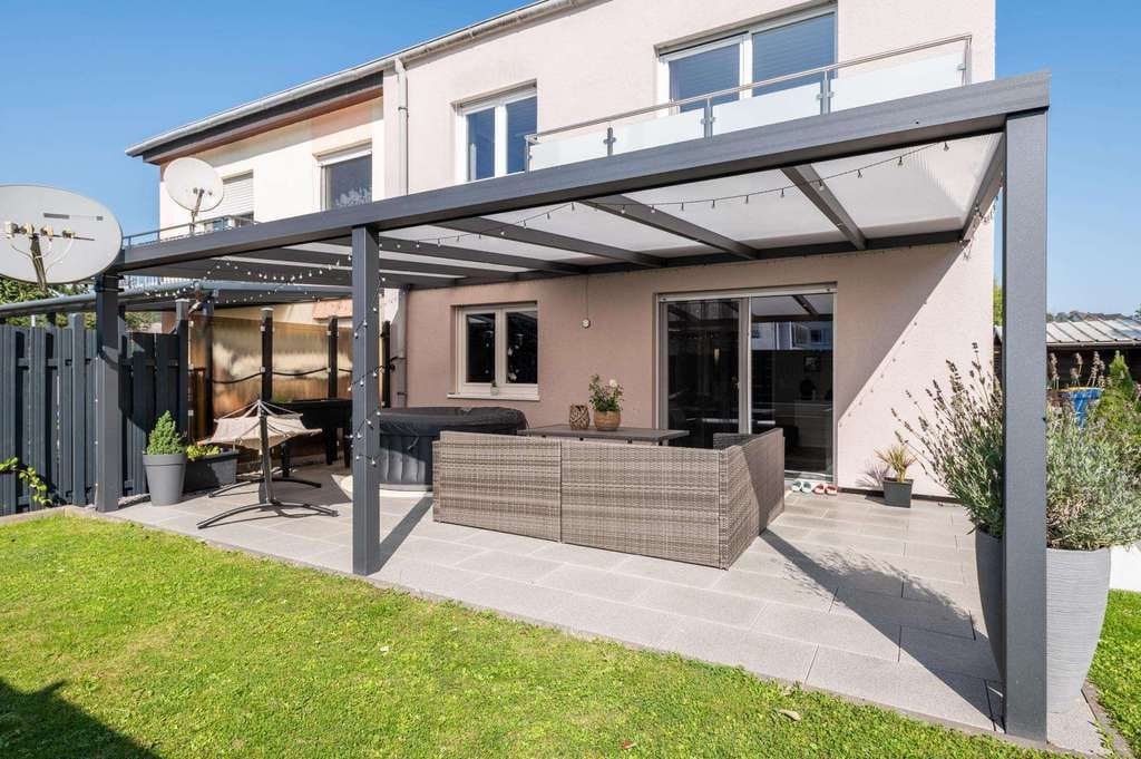 Immobilie in Nieder Kostenz - Modernisierte Doppelhaushälfte mit attraktiver Außenanlage, gepflegter Grünfläche und Garage - Bild 2