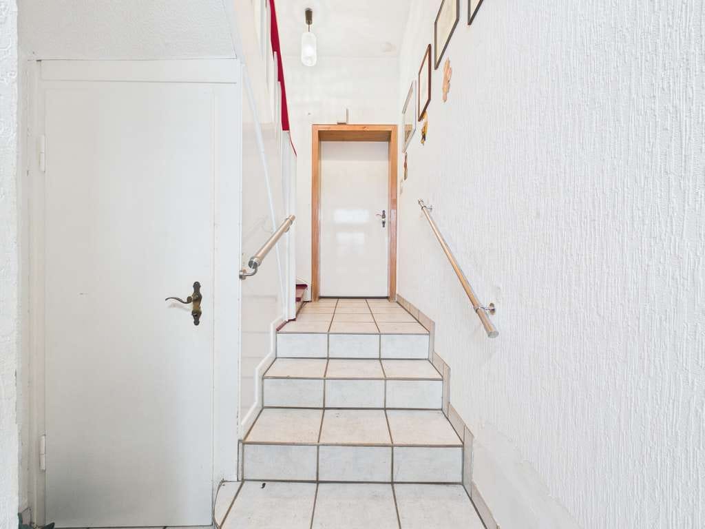Immobilie in Düren - Reihenmittelhaus in Düren mit großem Ausbaupotenzial, Wintergarten und Garten - Bild 4