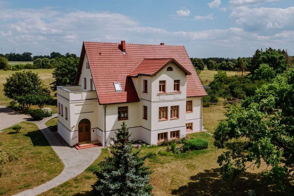 Immobilie in Wriezen - Voll vermietetes Mehrfamilienhaus mit opt. Zusatzgrundstück in Wriezen: Attraktives Renditepotenzial - Bild 2