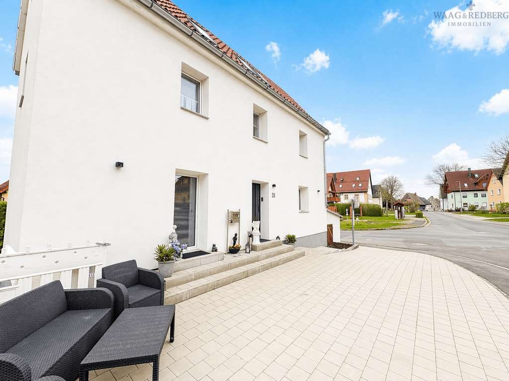 Immobilie in Plech - Mehrgenerationenhaus oder Kapitalanlage – 3 Wohneinheiten, komplett saniert & sofort bezugsfertig - Bild 1