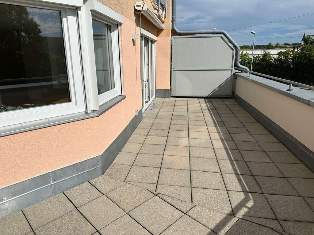 Immobilie in Dingolfing - Sonnenplatz über den Dächern – 2-Zimmer-Wohnung mit großer Terrasse - Bild 1